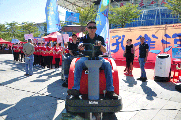 �g��Ц�Z(y��)��һ����ʮ�˰���ˇ�R�ψ�(ch��ng)������ȸ�������B�T(m��n)�е����ü�����(ji��)