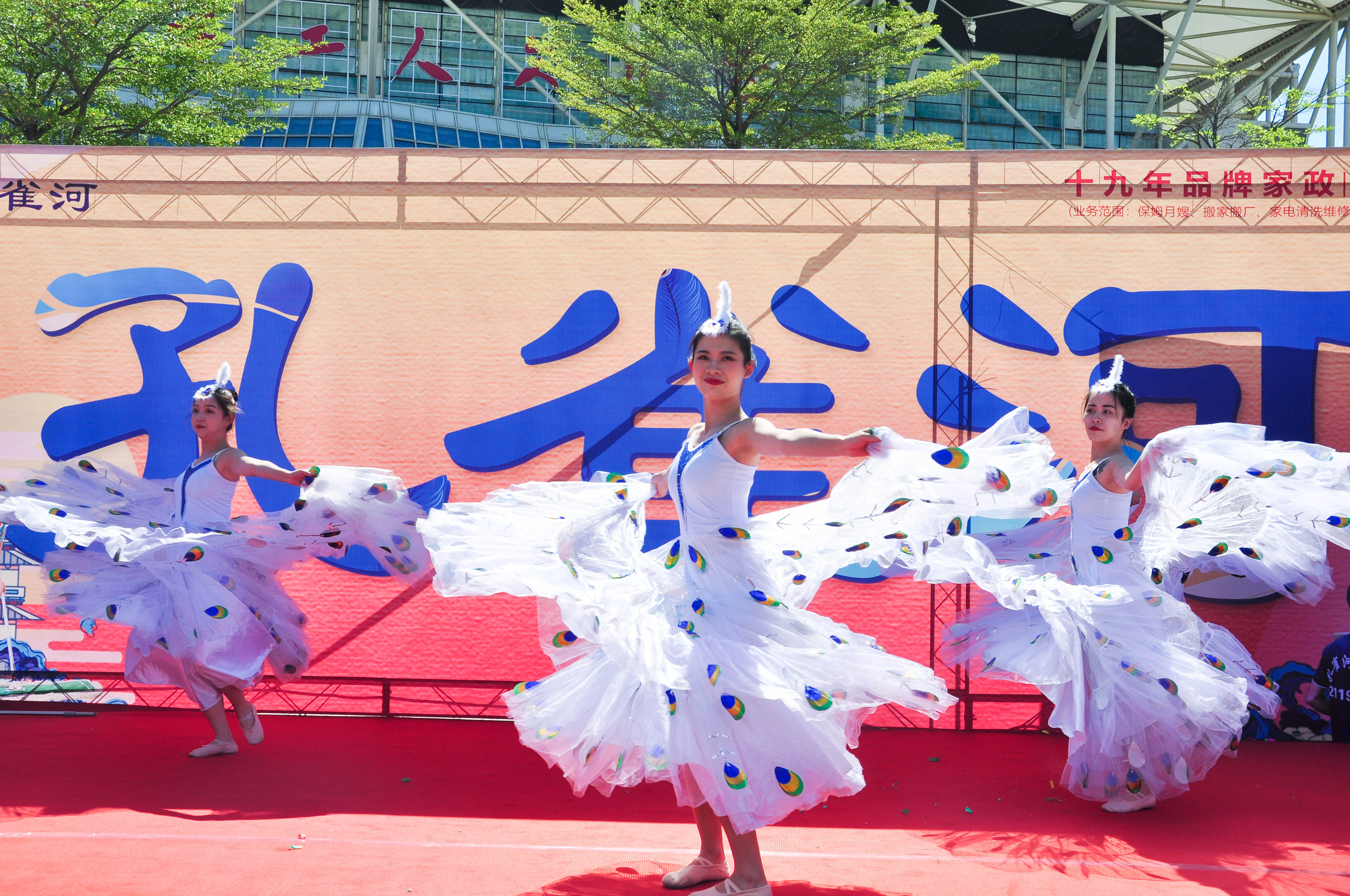 �g��Ц�Z(y��)��һ����ʮ�˰���ˇ�R�ψ�(ch��ng)������ȸ�������B�T(m��n)�е����ü�����(ji��)