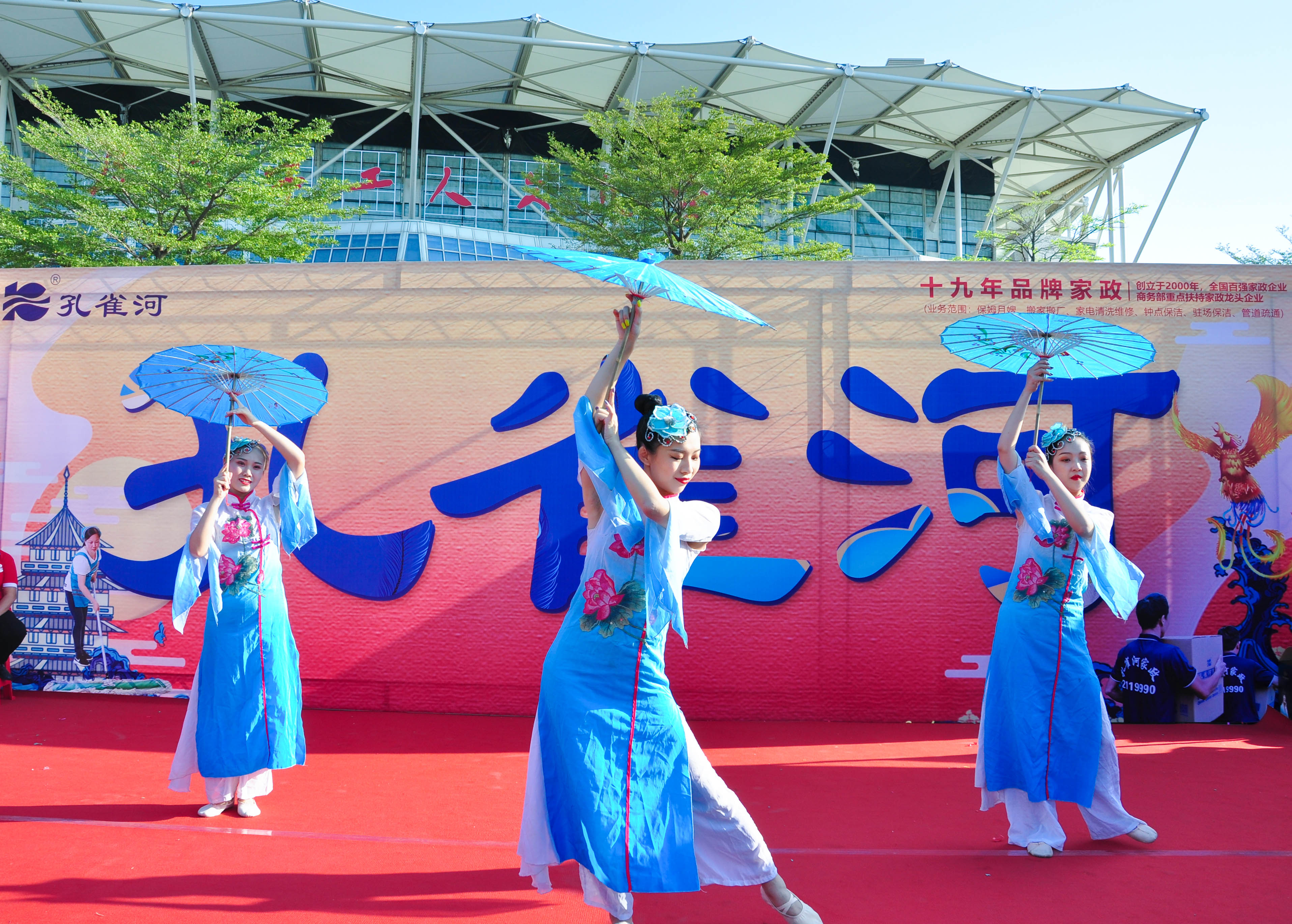 �g��Ц�Z(y��)��һ����ʮ�˰���ˇ�R�ψ�(ch��ng)������ȸ�������B�T(m��n)�е����ü�����(ji��)