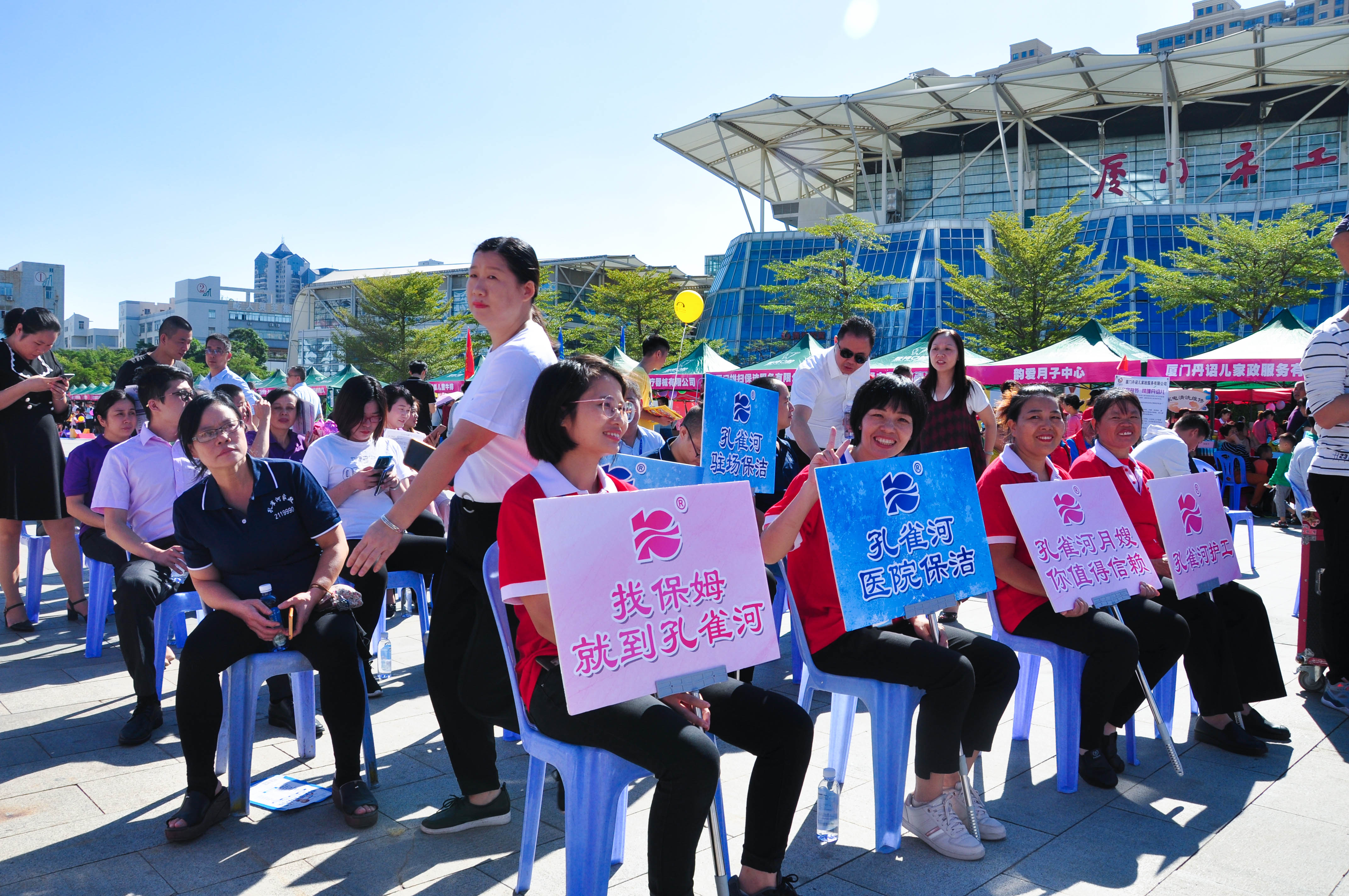 �g��Ц�Z(y��)��һ����ʮ�˰���ˇ�R�ψ�(ch��ng)������ȸ�������B�T(m��n)�е����ü�����(ji��)